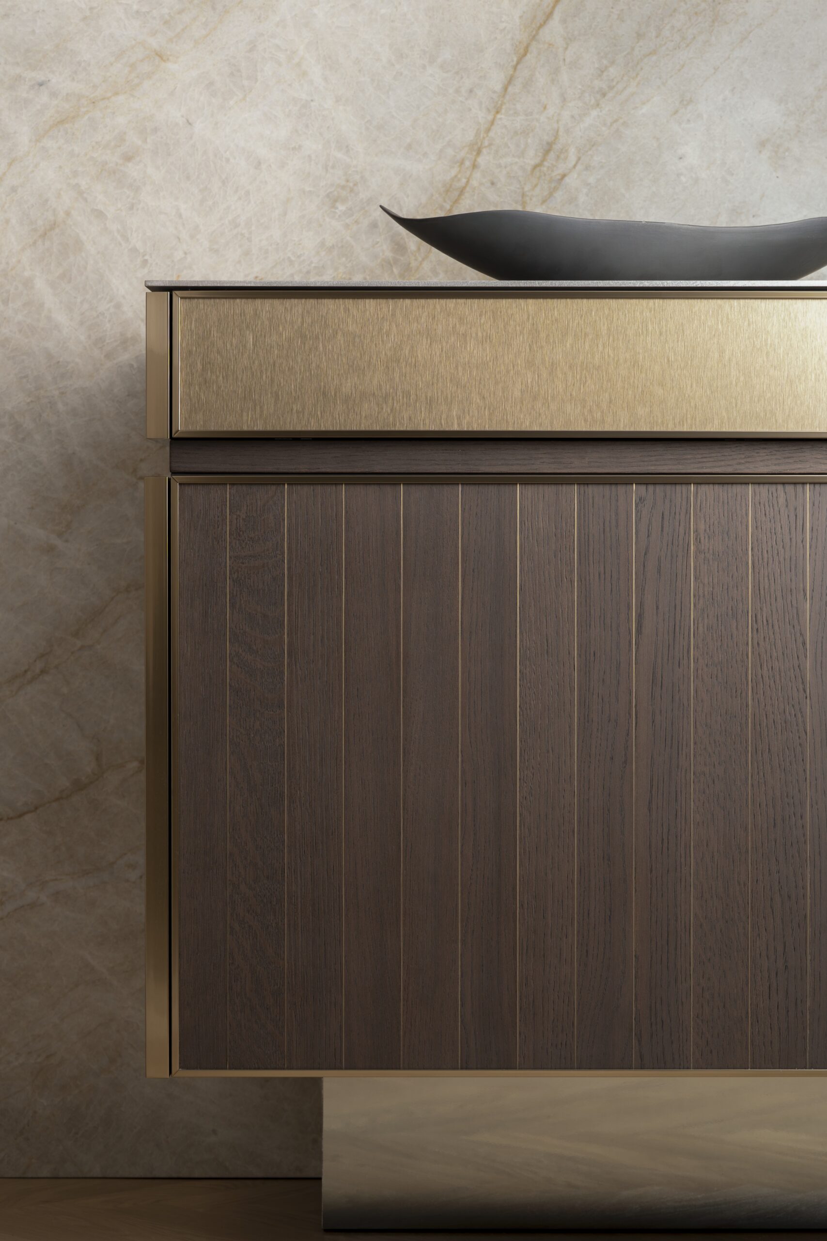 handless storage unit